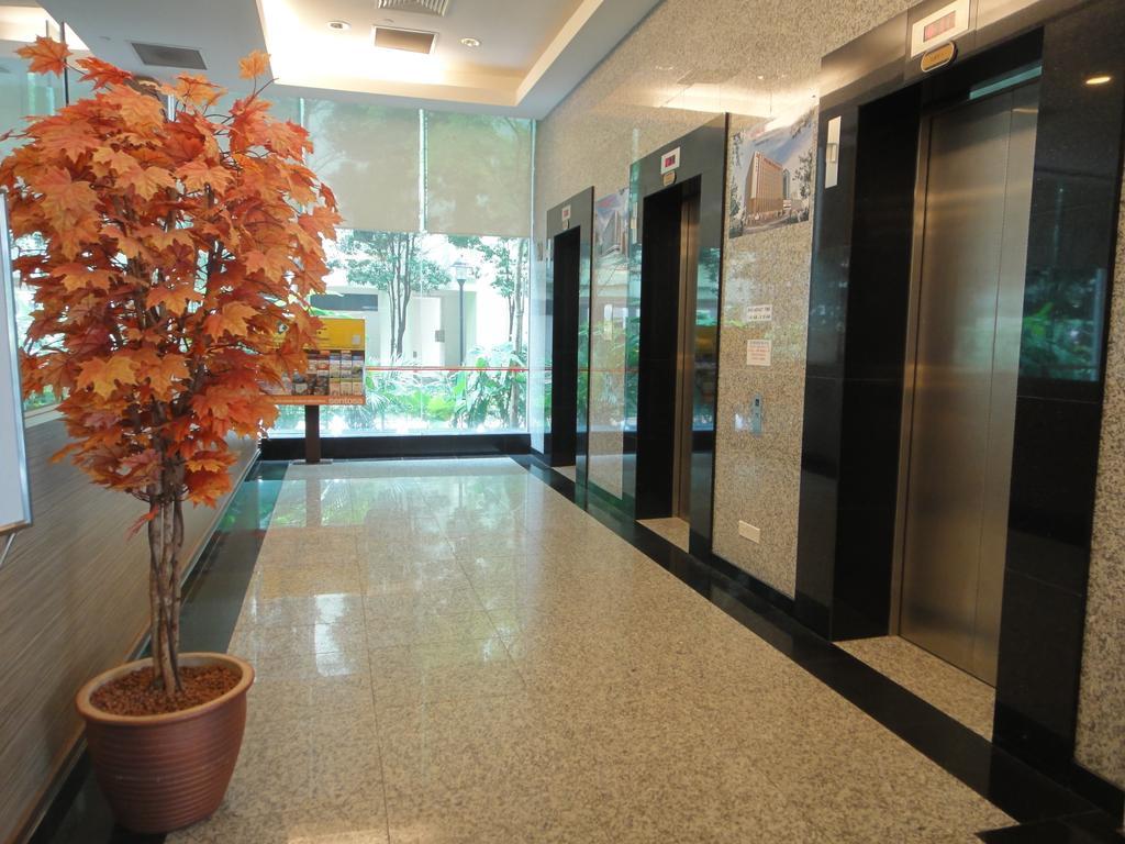 Hilton Garden Inn Singapore Serangoon Екстериор снимка